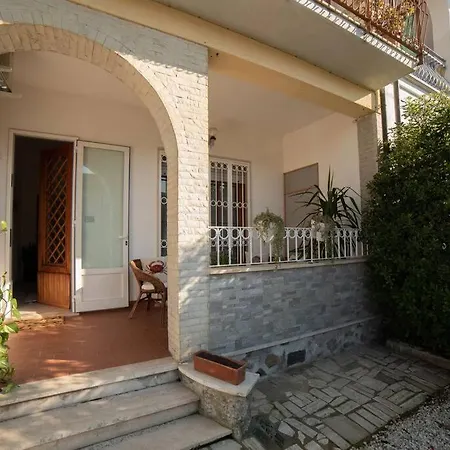 Albicocca Casa Al Mare Con Ampio Giardino Privato Дом отдыха Лидо-ди-Камайоре