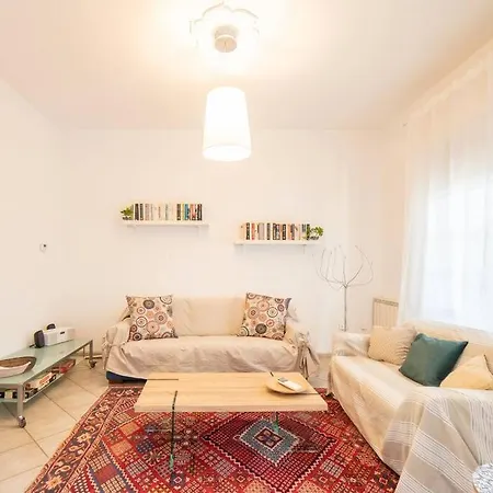 Дом отдыха Albicocca Casa Al Mare Con Ampio Giardino Privato Лидо-ди-Камайоре